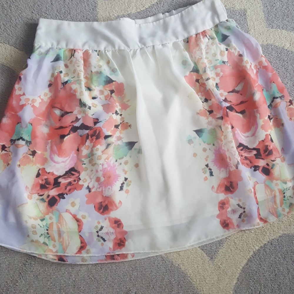 Floral mini skirt